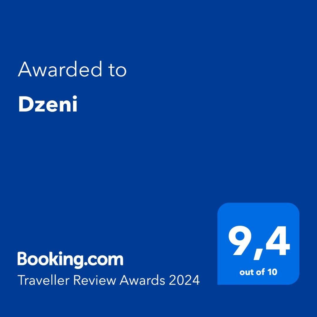 Hostal Dzeni Amatciems Exterior foto