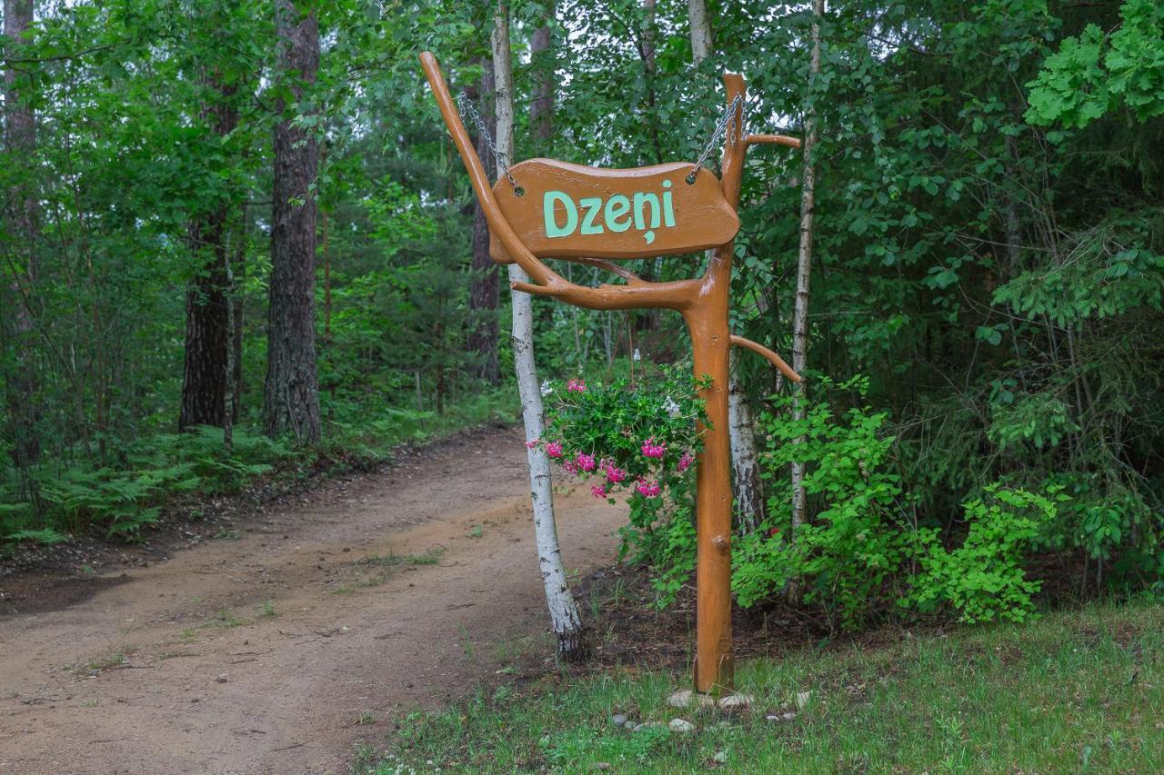 Hostal Dzeni Amatciems Exterior foto